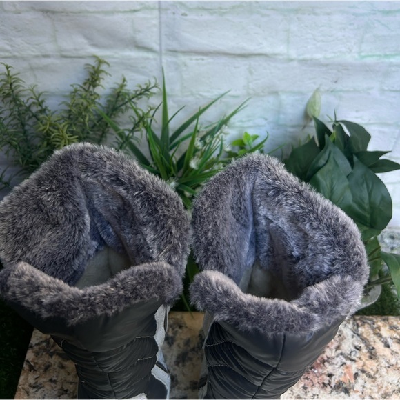 Bos. & Co. Astrid Ice Like Grey Women's High Boots
$275.00 women size 6 - Picture 12 of 16